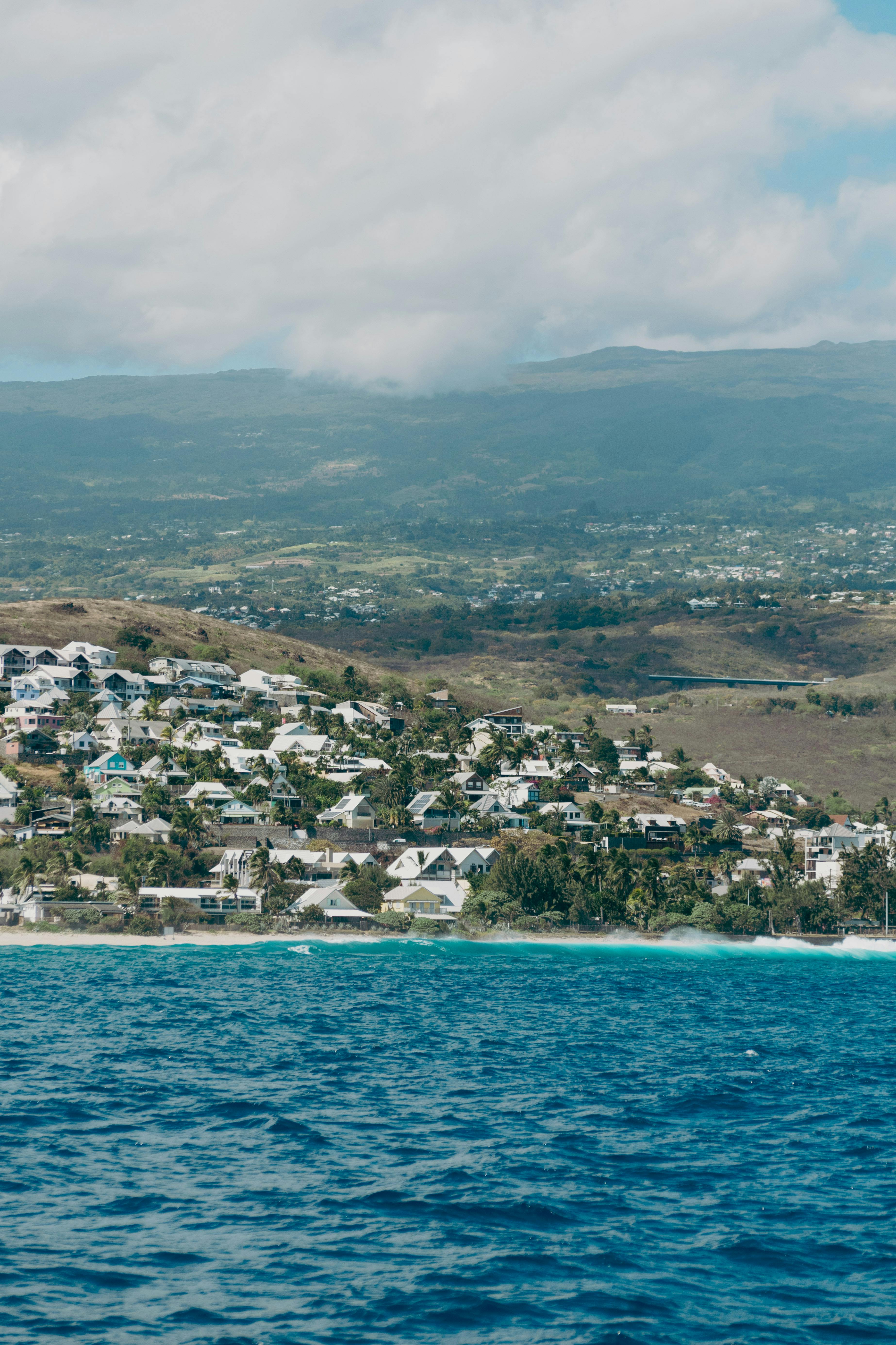 Santé et services à La Réunion : vie pratique possible partout, avec grands pôles médicaux et services bien répartis.